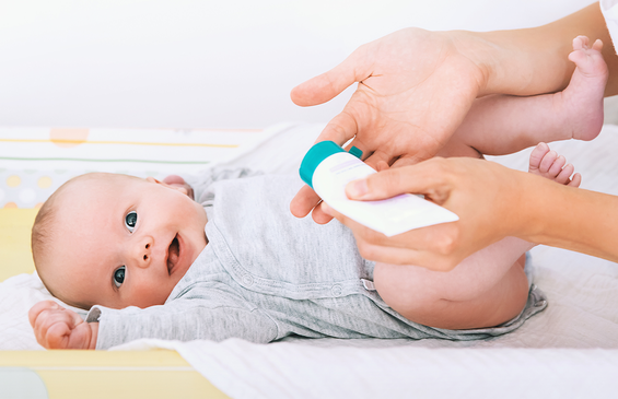 Sanfte Pflege bei wundem Babypo