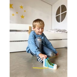 small foot Fädelschuhe Schleife binden