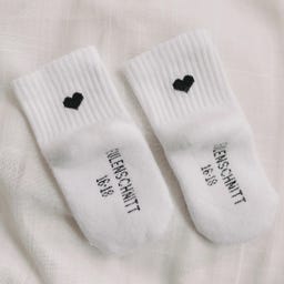 Eulenschnitt Babysocken Herz schwarz