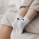 Eulenschnitt Babysocken Herz schwarz - 1 Paar