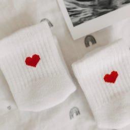 Eulenschnitt Babysocken Herz rot - 1 Paar