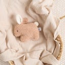 bieco Spielfigur Hase Fine mit Rassel - 1 Stk