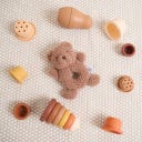 bieco Spielfigur Bär Mika mit Rassel - 1 Stk