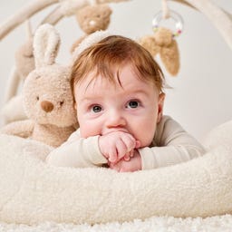 Nattou Teddy Spielkissen ecru mit Bogen - 1 Stk